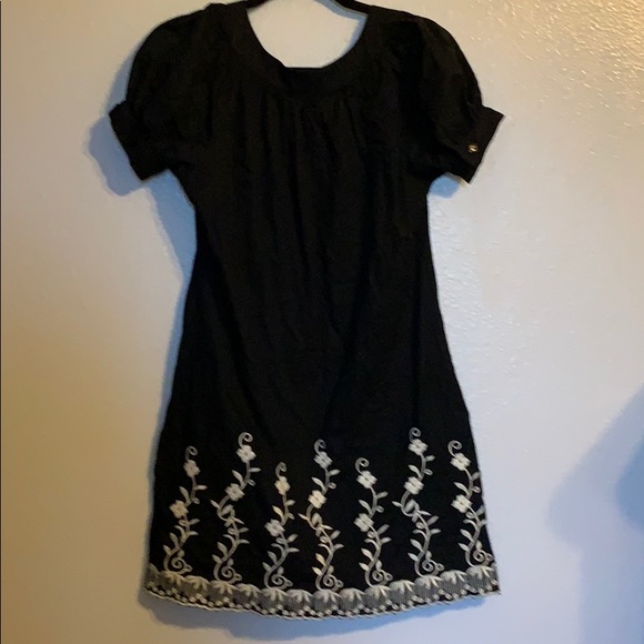 Black and white embroidered dress - Picture 2 of 3